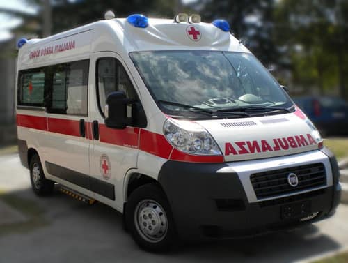 Sansepolcro, scontro tra due auto al ponte sul Tevere in via Malpasso