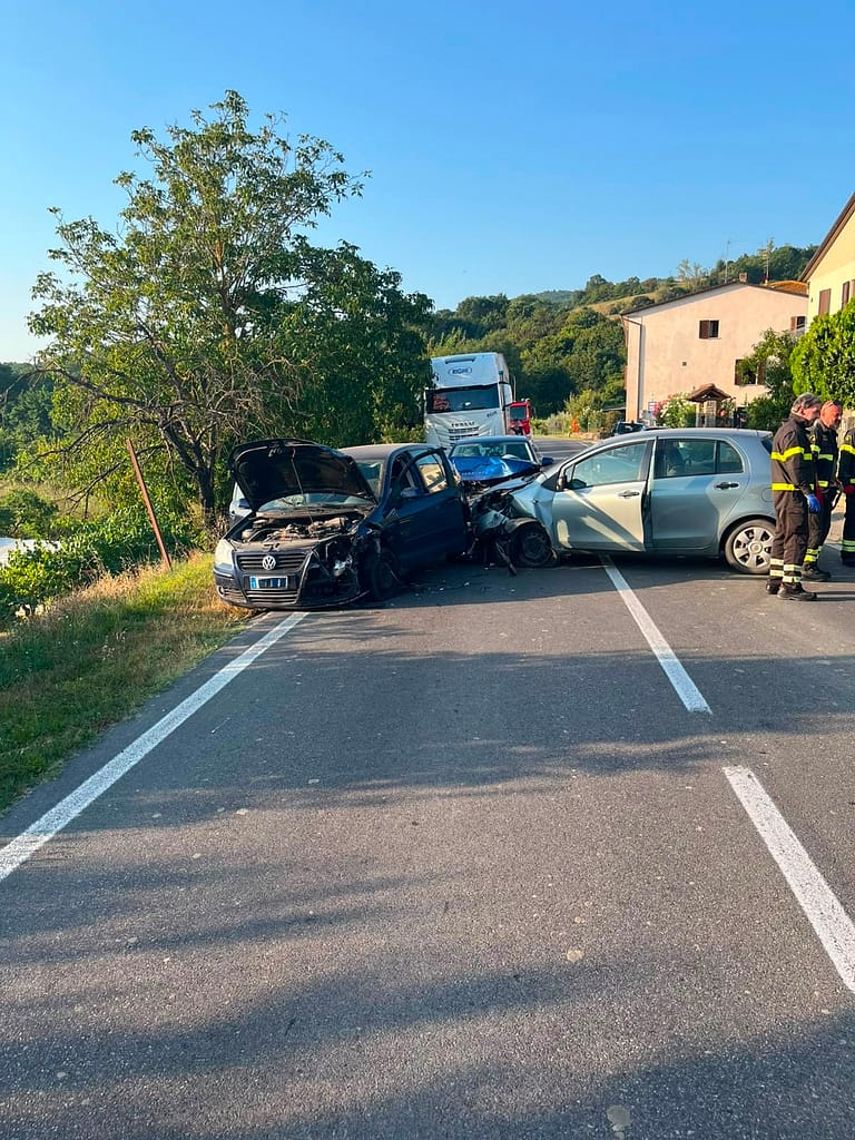 Incidente sulla S.R. 221 a Città di Castello, tre auto coinvolte nello scontro