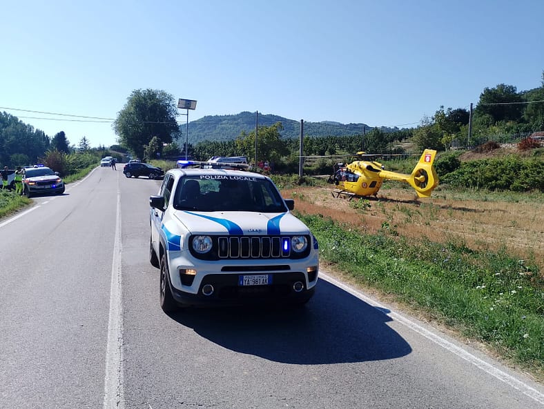 Schianto frontale sulla 221 a Monterchi: centauro salvato dall’elisoccorso